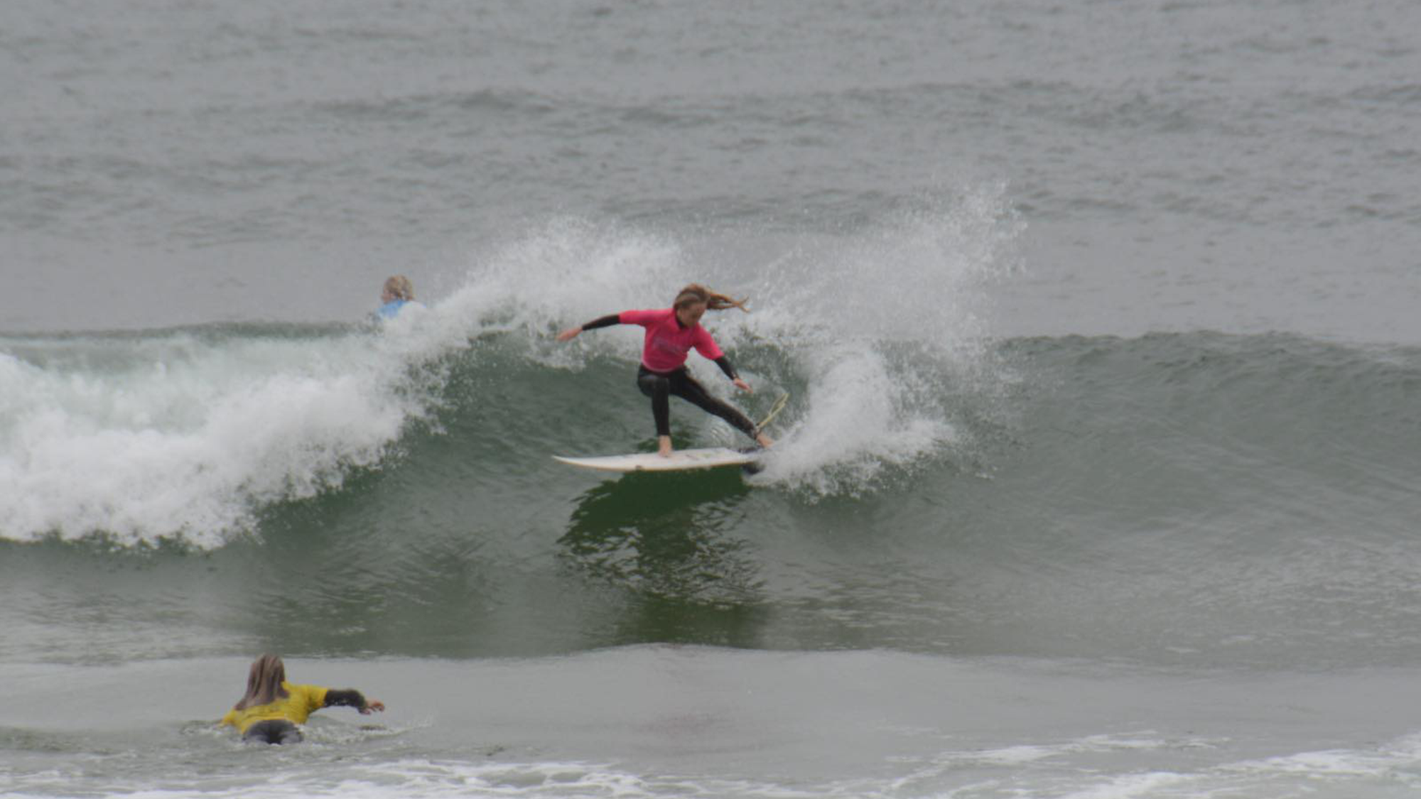 Oceanna surfing