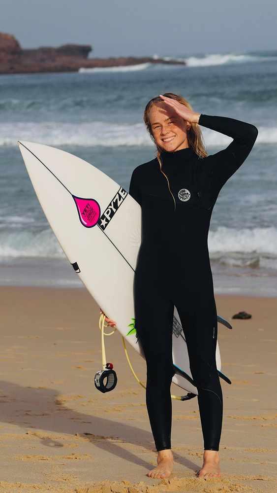 Oceanna surfing