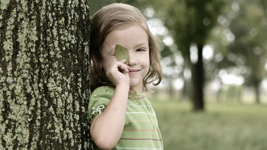 Baldivs Grove girl with leaf